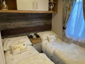 Trecco Bay - Holiday Accommodation 15241 - Somerset & Wiltshire - 1185710 - thumbnail photo 7