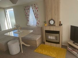 Lido Beach Holiday Park - Holiday Accommodation 15292 - North Wales - 1185720 - thumbnail photo 3