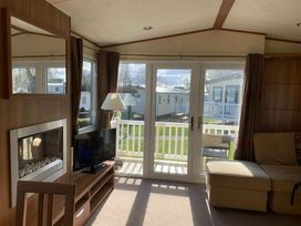 Hopton Holiday Village - Holiday Accommodation 15319 - Suffolk & Essex - 1185725 - thumbnail photo 11