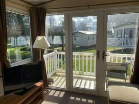 Hopton Holiday Village - Holiday Accommodation 15319 - Suffolk & Essex - 1185725 - thumbnail photo 12