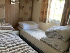 Hopton Holiday Village - Holiday Accommodation 15319 - Suffolk & Essex - 1185725 - thumbnail photo 16