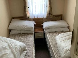 Hopton Holiday Village - Holiday Accommodation 15319 - Suffolk & Essex - 1185725 - thumbnail photo 17