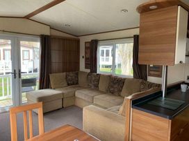 Hopton Holiday Village - Holiday Accommodation 15319 - Suffolk & Essex - 1185725 - thumbnail photo 19