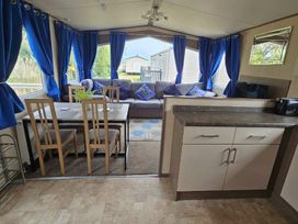 Broadland Sands - Holiday Accommodation 15327 - Suffolk & Essex - 1185729 - thumbnail photo 3