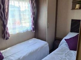 Broadland Sands - Holiday Accommodation 15327 - Suffolk & Essex - 1185729 - thumbnail photo 7