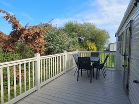 Broadland Sands - Holiday Accommodation 15327 - Suffolk & Essex - 1185729 - thumbnail photo 10