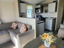 Golden Sands - Holiday Accommodation 15363 - Lincolnshire - 1185733 - thumbnail photo 6