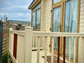 Sunnymede Caravan Park - Holiday Accommodation 15384 - Lincolnshire - 1185738 - thumbnail photo 9