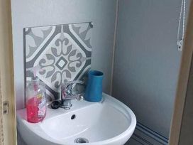 Butlins Skegness - Holiday Accommodation 154 - Lincolnshire - 1185742 - thumbnail photo 5