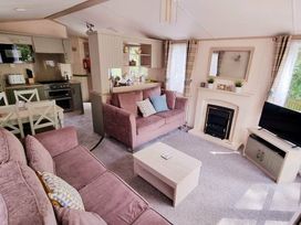 Kelling Heath Holiday Park - Holiday Accommodation 15438 - Norfolk - 1185748 - thumbnail photo 3