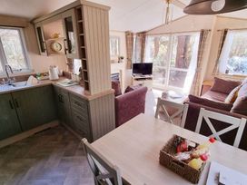 Kelling Heath Holiday Park - Holiday Accommodation 15438 - Norfolk - 1185748 - thumbnail photo 4