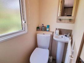 Kelling Heath Holiday Park - Holiday Accommodation 15438 - Norfolk - 1185748 - thumbnail photo 8