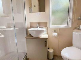 Kelling Heath Holiday Park - Holiday Accommodation 15438 - Norfolk - 1185748 - thumbnail photo 9