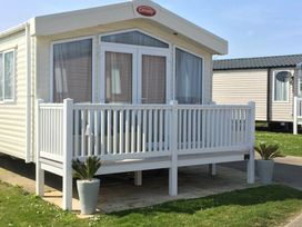 Hopton Holiday Village - Holiday Accommodation 15473 - Suffolk & Essex - 1185756 - thumbnail photo 1