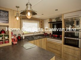 Golden Gate Holiday Centre - Holiday Accommodation 1551 - North Wales - 1185763 - thumbnail photo 4