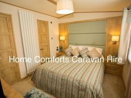 Golden Gate Holiday Centre - Holiday Accommodation 1551 - North Wales - 1185763 - thumbnail photo 6