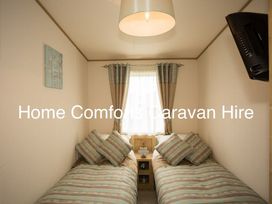 Golden Gate Holiday Centre - Holiday Accommodation 1551 - North Wales - 1185763 - thumbnail photo 8