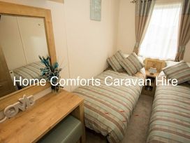Golden Gate Holiday Centre - Holiday Accommodation 1551 - North Wales - 1185763 - thumbnail photo 9