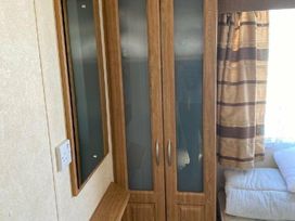 Lyons Sunnysands Holiday Park - Holiday Accommodation 15526 - Mid Wales - 1185767 - thumbnail photo 17