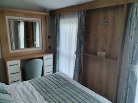 Meadow Lakes Holiday Park - Holiday Accommodation 15527 - Cornwall - 1185768 - thumbnail photo 5