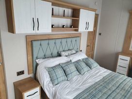 Meadow Lakes Holiday Park - Holiday Accommodation 15527 - Cornwall - 1185768 - thumbnail photo 7