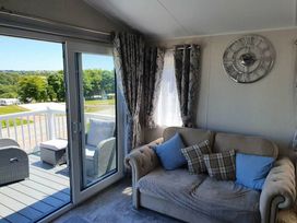 Meadow Lakes Holiday Park - Holiday Accommodation 15527 - Cornwall - 1185768 - thumbnail photo 13