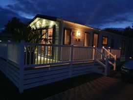 Meadow Lakes Holiday Park - Holiday Accommodation 15527 - Cornwall - 1185768 - thumbnail photo 16