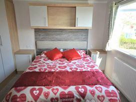 Perran Sands - Holiday Accommodation 15554 - Cornwall - 1185774 - thumbnail photo 7