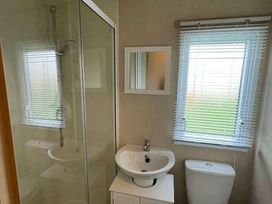 Cayton Bay Caravan Park - Holiday Accommodation 15589 - North Yorkshire (incl. Whitby) - 1185782 - thumbnail photo 10
