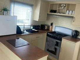 Happy Days Caravan Park - Holiday Accommodation 15636 - North Wales - 1185793 - thumbnail photo 8