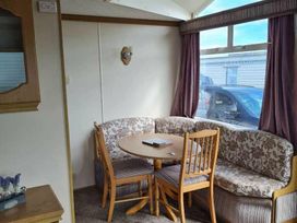Coral Beach - Holiday Accommodation 15685 - Lincolnshire - 1185805 - thumbnail photo 5