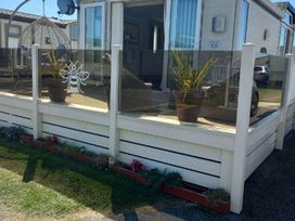 Happy Days Caravan Park - Holiday Accommodation 15697 - North Wales - 1185807 - thumbnail photo 8