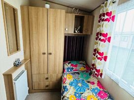 Marine Holiday Park - Holiday Accommodation 15712 - North Wales - 1185812 - thumbnail photo 12
