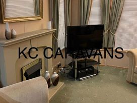 Happy Days Caravan Park - Holiday Accommodation 15713 - North Wales - 1185813 - thumbnail photo 2