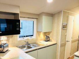 Wild Duck Holiday Park - Holiday Accommodation 15726 - Norfolk - 1185815 - thumbnail photo 5
