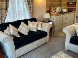 Trecco Bay - Holiday Accommodation 15729 - Somerset & Wiltshire - 1185817 - thumbnail photo 2