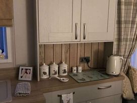 Trecco Bay - Holiday Accommodation 15729 - Somerset & Wiltshire - 1185817 - thumbnail photo 3