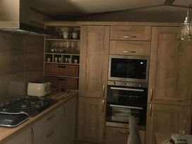 Trecco Bay - Holiday Accommodation 15729 - Somerset & Wiltshire - 1185817 - thumbnail photo 4