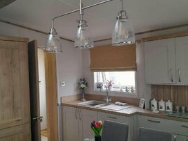 Trecco Bay - Holiday Accommodation 15729 - Somerset & Wiltshire - 1185817 - thumbnail photo 5