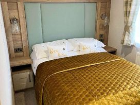 Trecco Bay - Holiday Accommodation 15729 - Somerset & Wiltshire - 1185817 - thumbnail photo 10