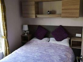 Kiln Park Holiday Park - Holiday Accommodation 15763 - South Wales - 1185826 - thumbnail photo 9