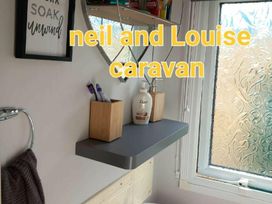 Happy Days Caravan Park - Holiday Accommodation 15806 - North Wales - 1185835 - thumbnail photo 3