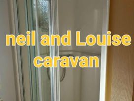 Happy Days Caravan Park - Holiday Accommodation 15806 - North Wales - 1185835 - thumbnail photo 4