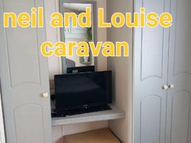 Happy Days Caravan Park - Holiday Accommodation 15806 - North Wales - 1185835 - thumbnail photo 6