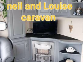 Happy Days Caravan Park - Holiday Accommodation 15806 - North Wales - 1185835 - thumbnail photo 8