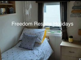 Lyons Robin Hood - Holiday Accommodation 15838 - North Wales - 1185841 - thumbnail photo 5