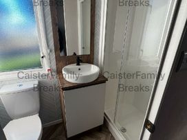 Caister Holiday Park - Holiday Accommodation 15848 - Norfolk - 1185845 - thumbnail photo 10