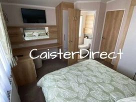 Caister Holiday Park - Holiday Accommodation 15858 - Norfolk - 1185848 - thumbnail photo 8