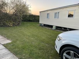Church Farm Holiday Village - Holiday Accommodation 15894 - Hampshire - 1185857 - thumbnail photo 2