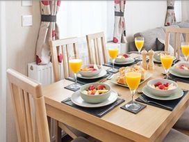 Hopton Holiday Village - Holiday Accommodation 1593 - Suffolk & Essex - 1185869 - thumbnail photo 3